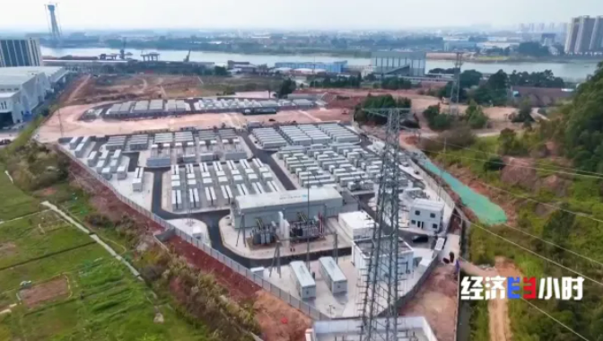 2023年一年,我國新型儲能新增裝機(jī)規(guī)模已是“十三五”末裝機(jī)規(guī)模的近10倍。 2023年一年,我國新型儲能新增裝機(jī)規(guī)模已是“十三五”末裝機(jī)規(guī)模的近10倍。