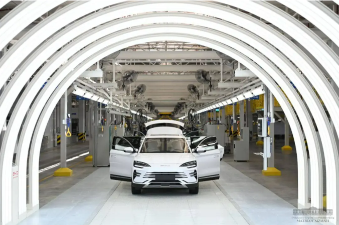 首批在比亞迪烏茲別克斯坦工廠下線的量產新能源汽車