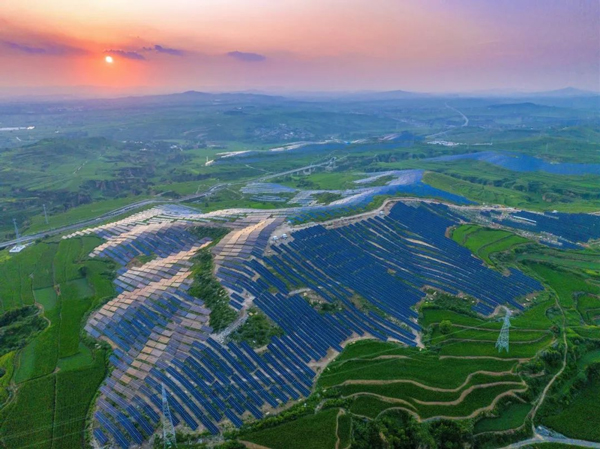 山西晉城澤州北義城光伏發(fā)電場(chǎng) 圖片來源：國(guó)家電網(wǎng)