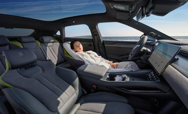 獵裝市場太卷了！增配不加價！2025款宋L EV 18.98萬元起