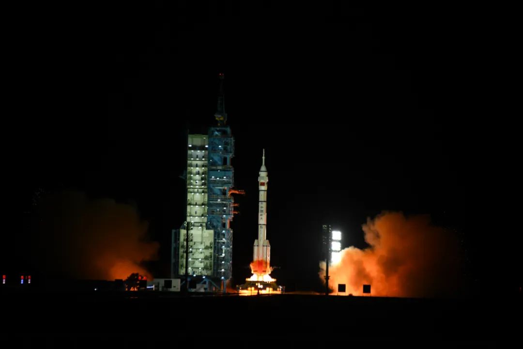 神舟十九號(hào)載人飛船發(fā)射圓滿(mǎn)成功！飛船主電源儲(chǔ)能電池為鋰電池