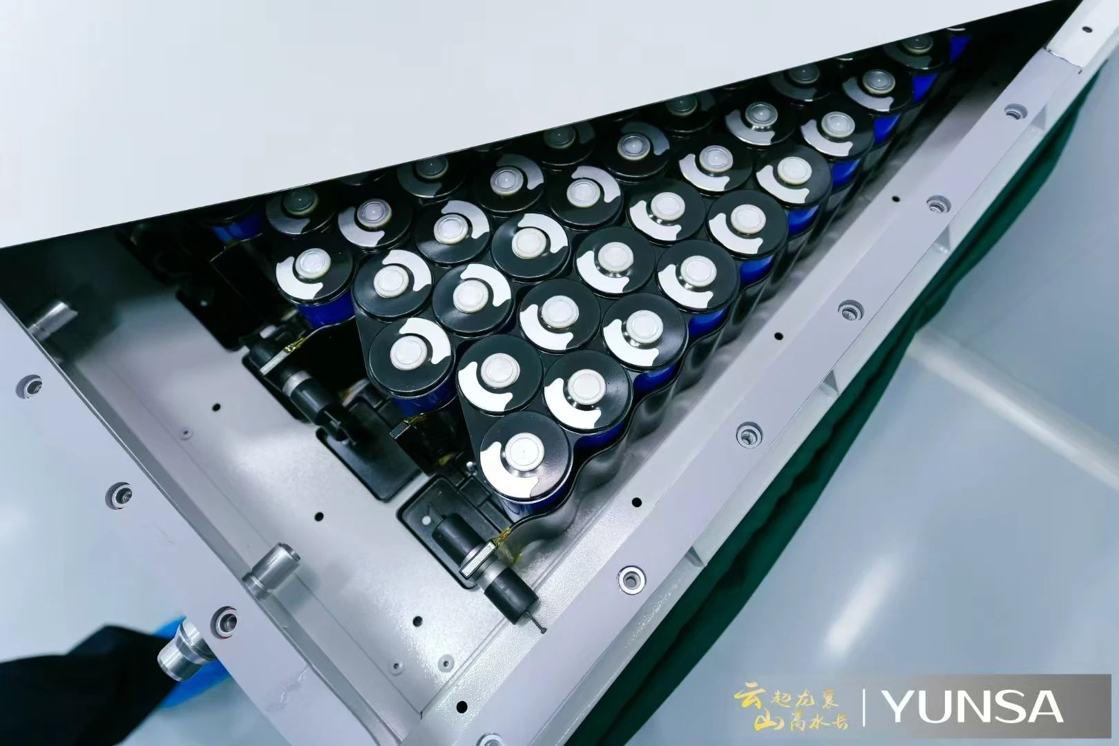 云山動力大圓柱量產(chǎn)示范線投產(chǎn)