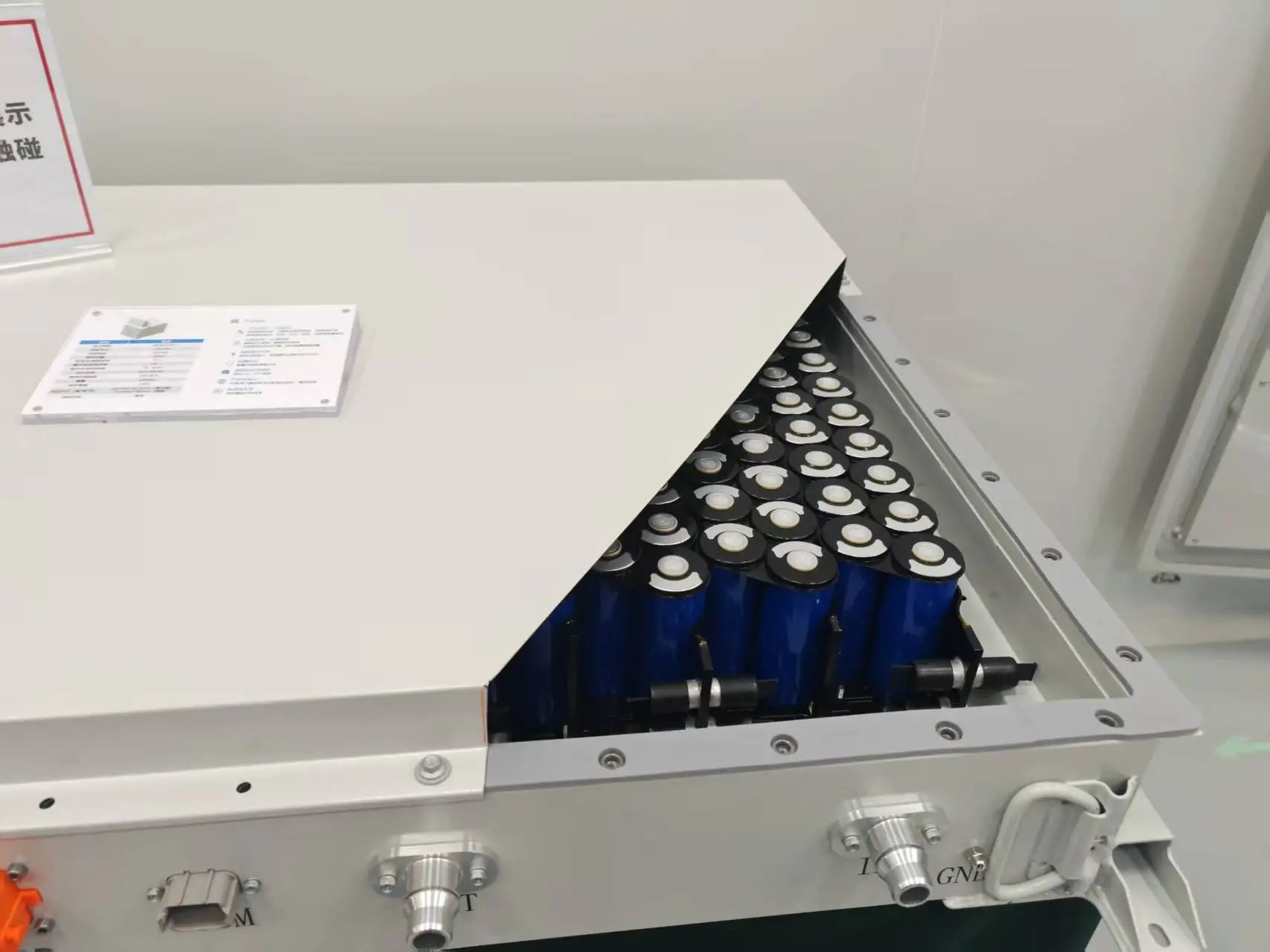 云山動力大圓柱量產(chǎn)示范線投產(chǎn)