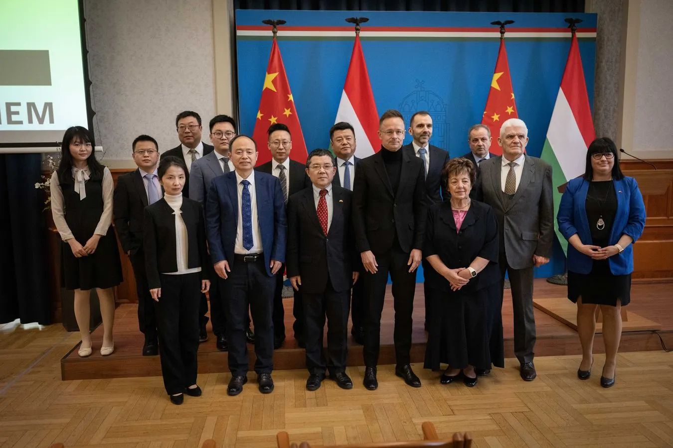 投資400億福林！昆侖新材首個海外投資項目落地匈牙利