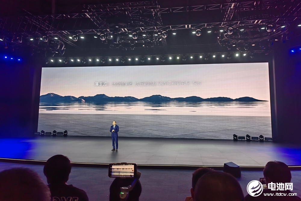 讓充電邁入“兆瓦時代”，比亞迪改寫新能源發展史？