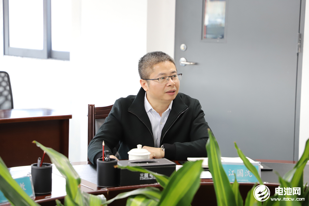 三圈電池黨總支委員、副總經理江國沈