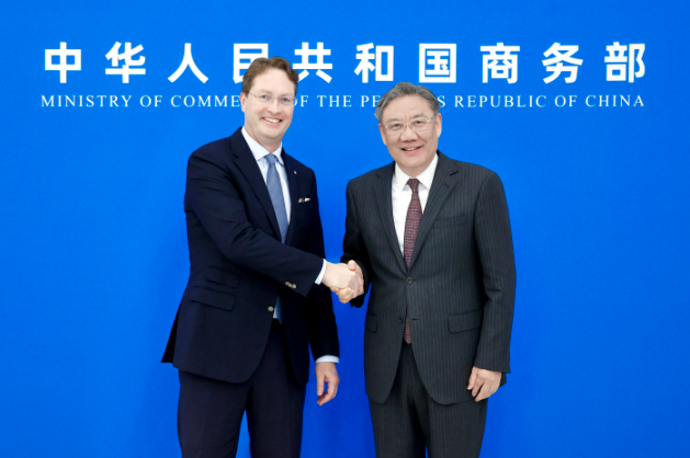 商務(wù)部部長王文濤會見歐洲汽車工業(yè)協(xié)會主席、奔馳集團(tuán)董事長康林松