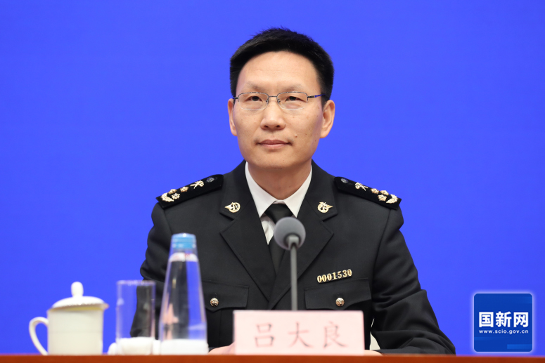 海關(guān)總署新聞發(fā)言人、統(tǒng)計(jì)分析司司長(zhǎng)呂大良（徐想 攝）
