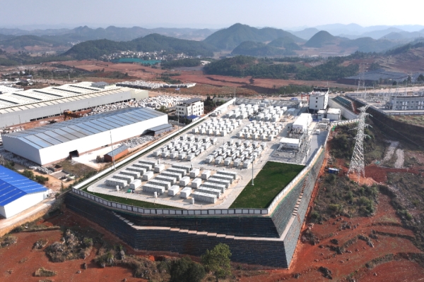 我國首個(gè)大型鋰鈉混合儲能站投產(chǎn) 綠電占比高達(dá)98%