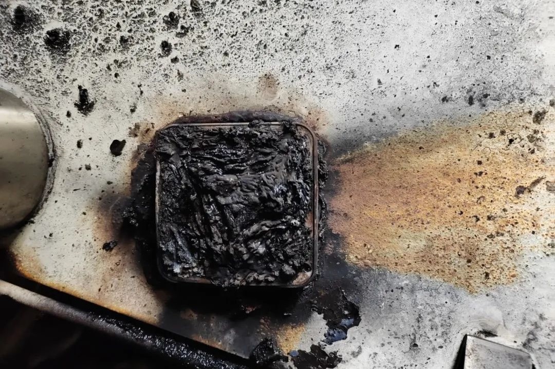 背后有“炸”！一周超160萬臺召回，為何充電寶變“充電爆”？