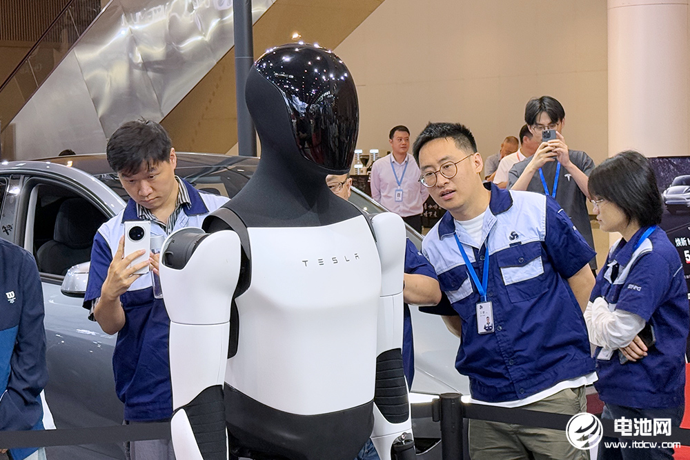 人形機器人市場規模有望至1.5萬億元！湖北省100億元基金設立