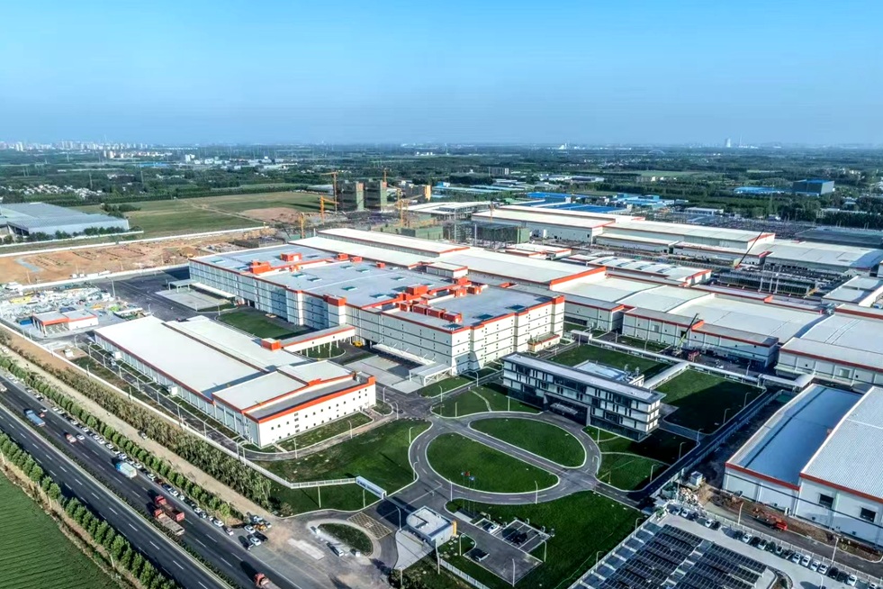 一邊是頭部企業(yè)擴(kuò)產(chǎn)從從容容！一邊是鋰電項(xiàng)目終止匆匆忙忙